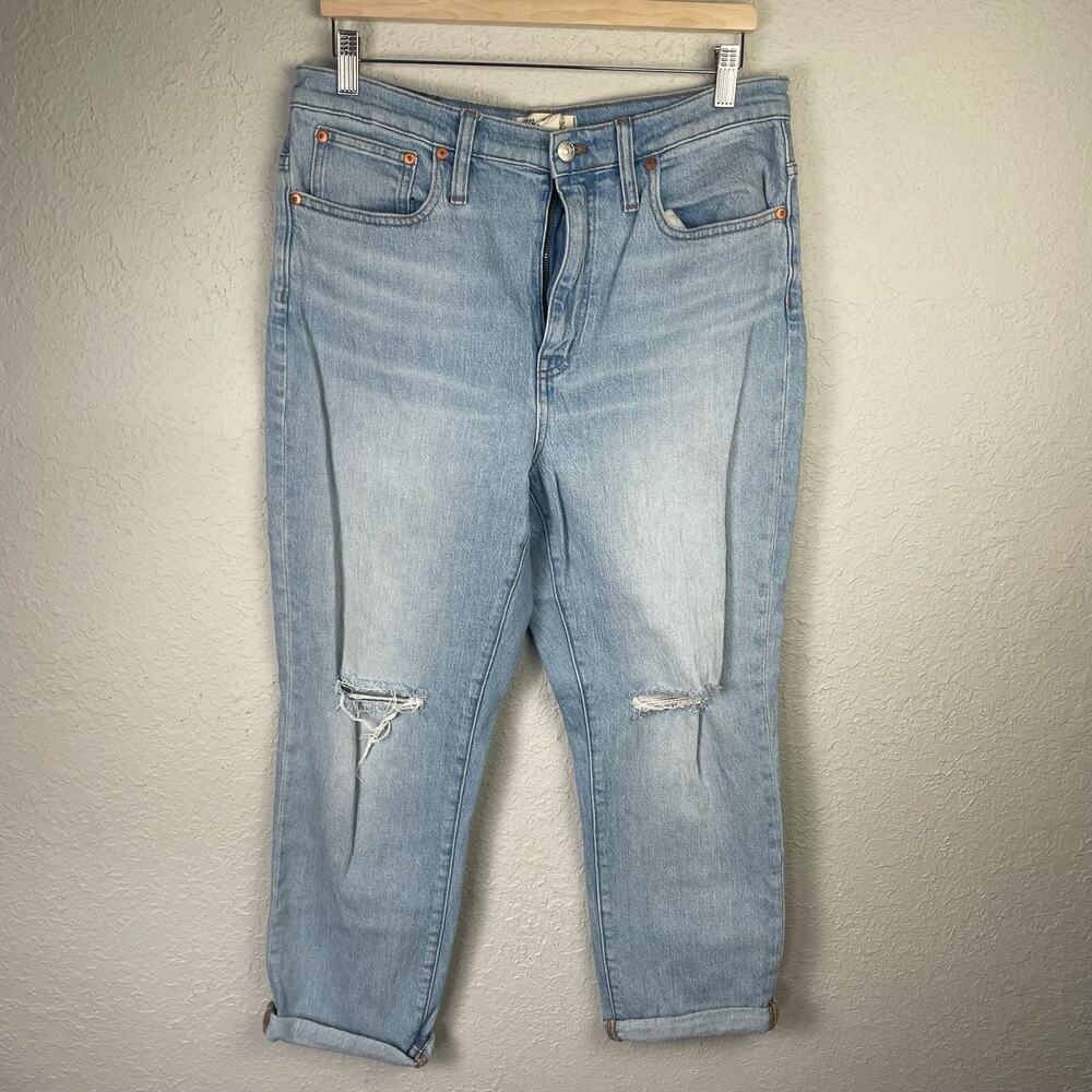The High-Rise Slim Crop Boyjean in Dumas Wash: Ripped Edition‎ Size 30
